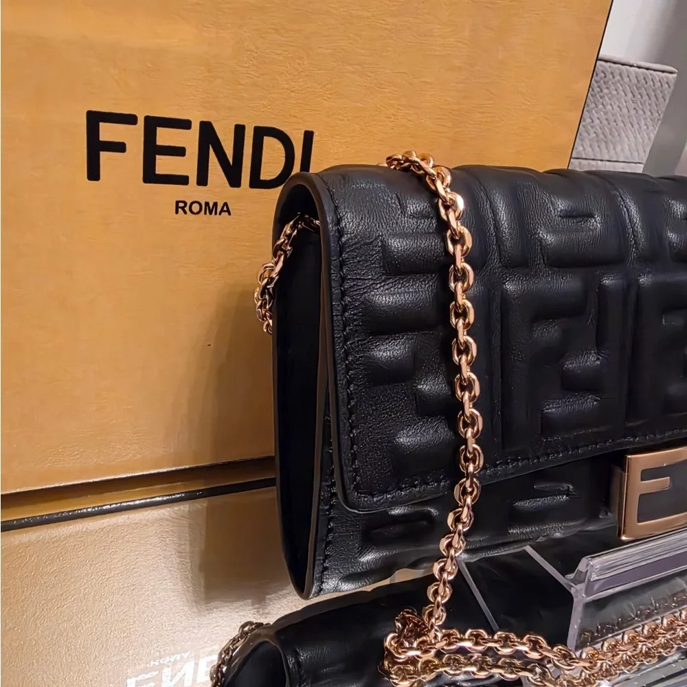 New Fendi baguette, Continental wallet with chain - Picture 6 of 7